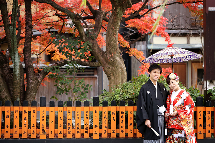 京都の紅葉の中で和装前撮り